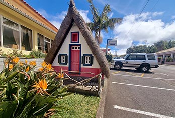 Pause déjeuner dans un restaurant local à Santana