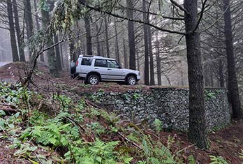 Une ancienne route pavée