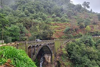 Traversée du pont Ribeira da Metade