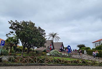 Les charmantes maisons au toit de chaume de Santana
